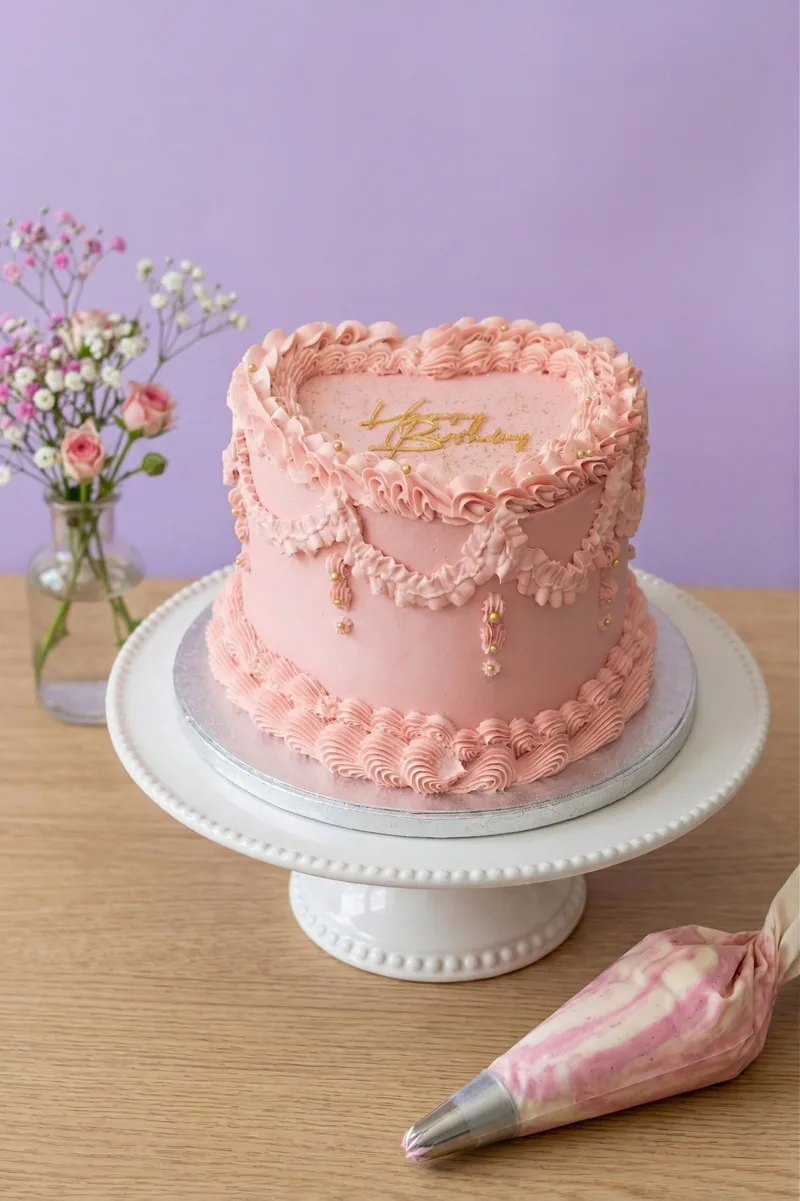 Vintage cake fleuri réalisé en formation cake design Dream Pastry à Rosny-sous-Bois